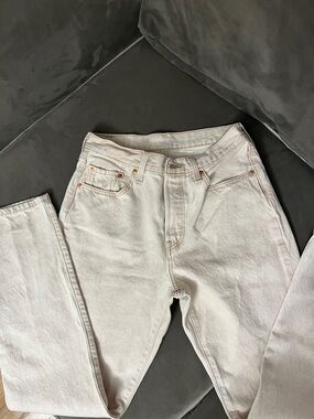 Levi 501Women's Straight Leg Jeans in Off-White beige tinge button fly